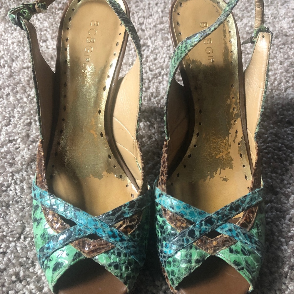 BCBGIRLS snakeskin embossed leather slingback pump - Picture 4 of 6